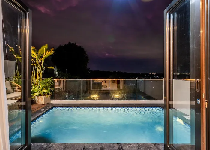 The Peak - 2br Luxury Hill Villa *