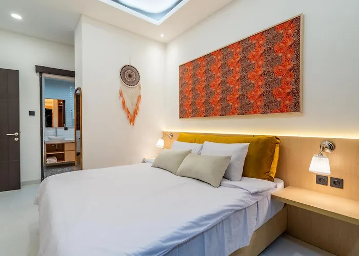 The Peak - 2br Luxury Hill Villa *