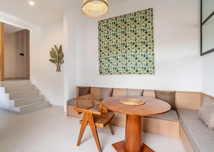 The Peak - 2br Luxury Hill *