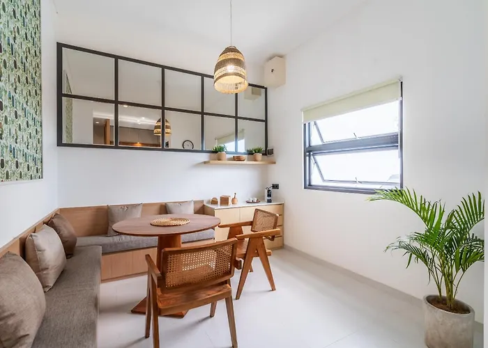 The Peak - 2br Luxury Hill Villa