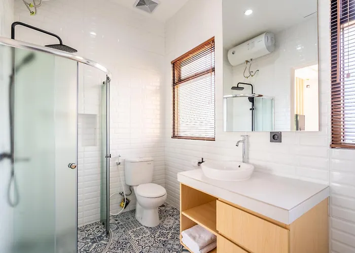 The Peak - 2br Luxury Hill *